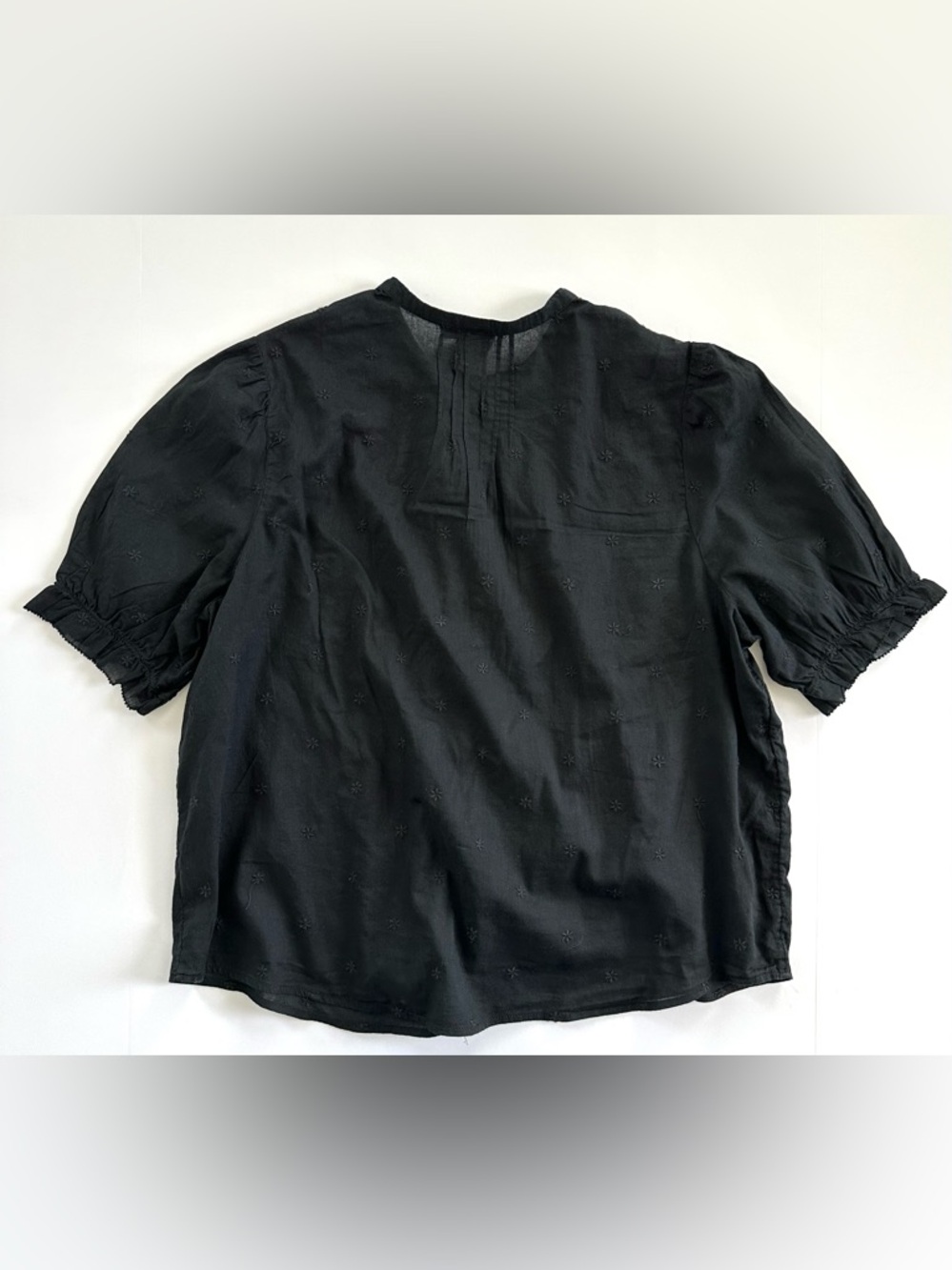 GAP Embroidered Ruffle Pintuck Shirt in Black | XL | GUC - Picture 2 of 9